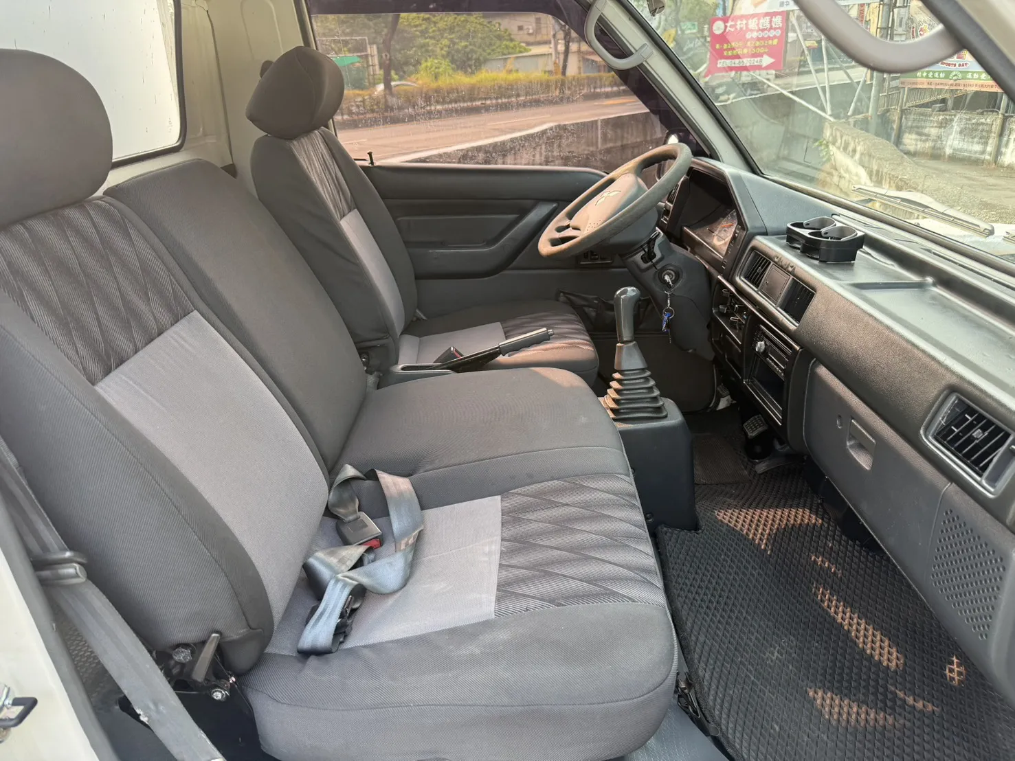 2014年 得利卡貨車【跑少  保溫箱】