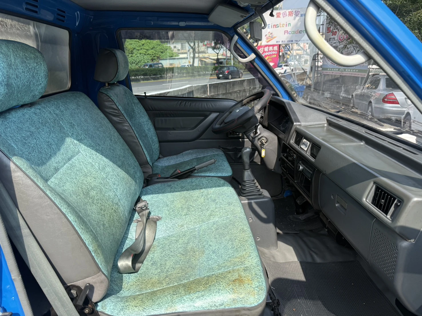 2019年 得利卡貨車【五面掀帆布 / 升降尾門】