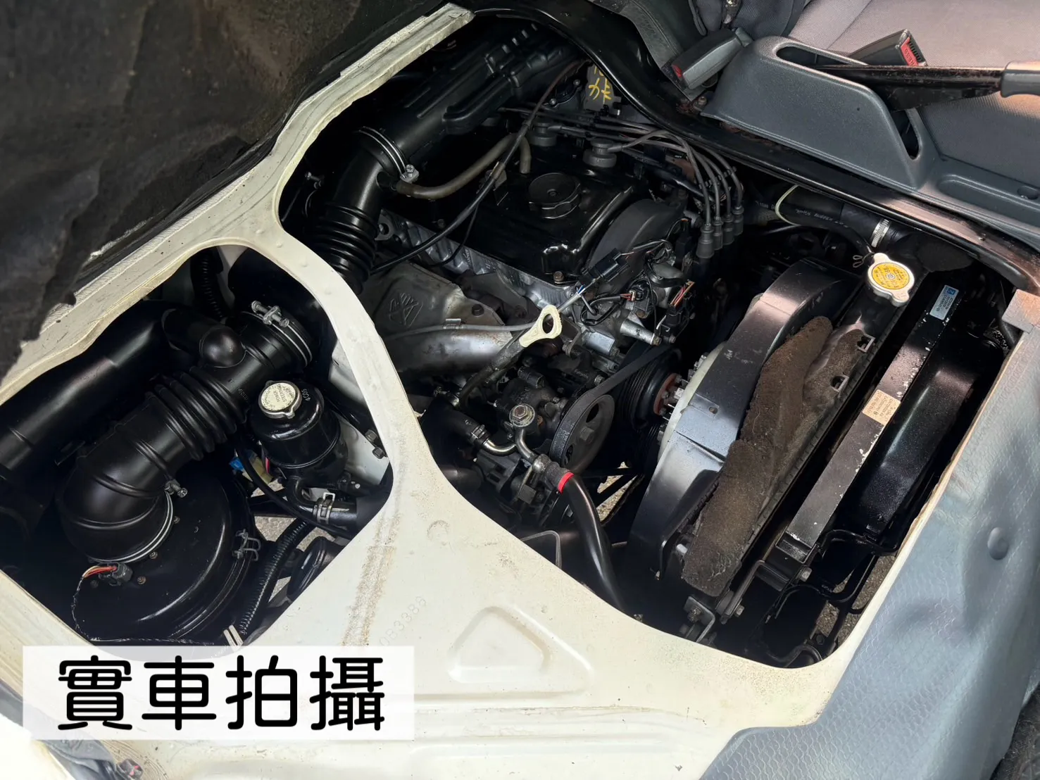 2014年 得利卡貨車【跑少  保溫箱】