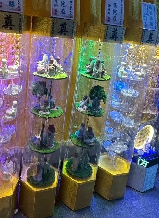 十八羅漢燈柱