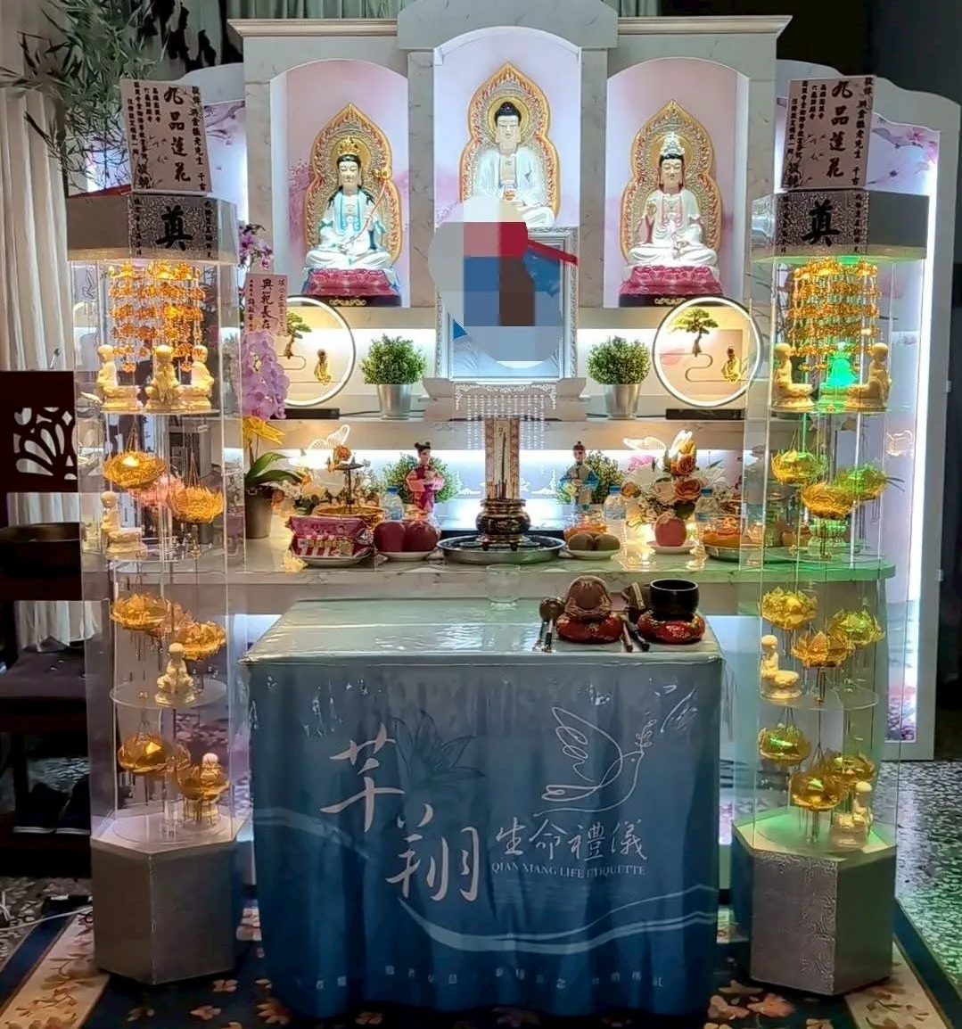 九轉蓮花燈柱