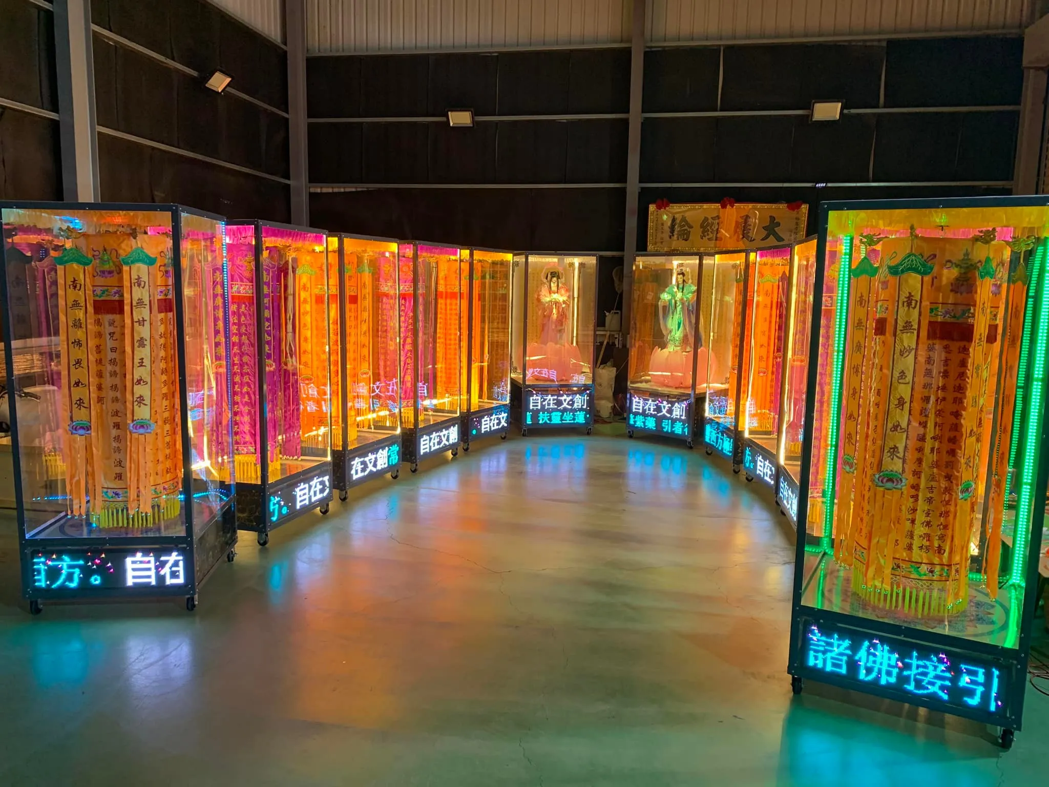 功德佛幡燈柱