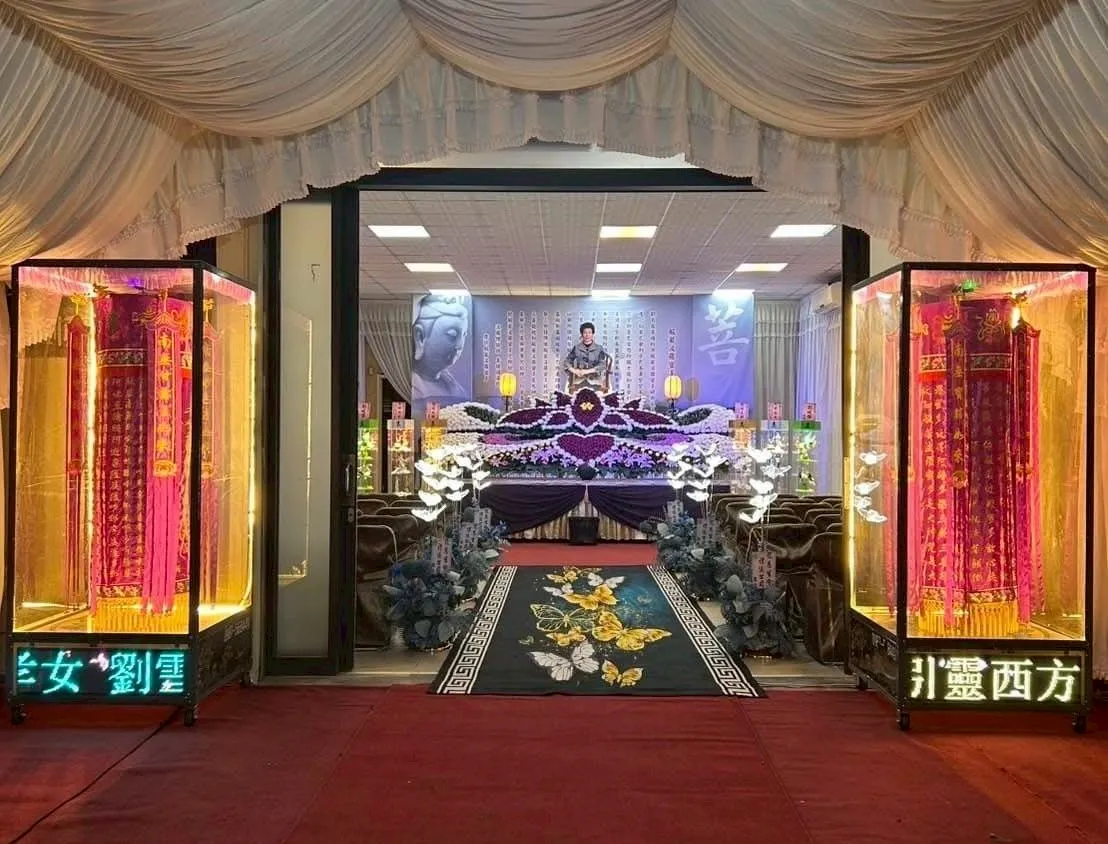 功德佛幡燈柱