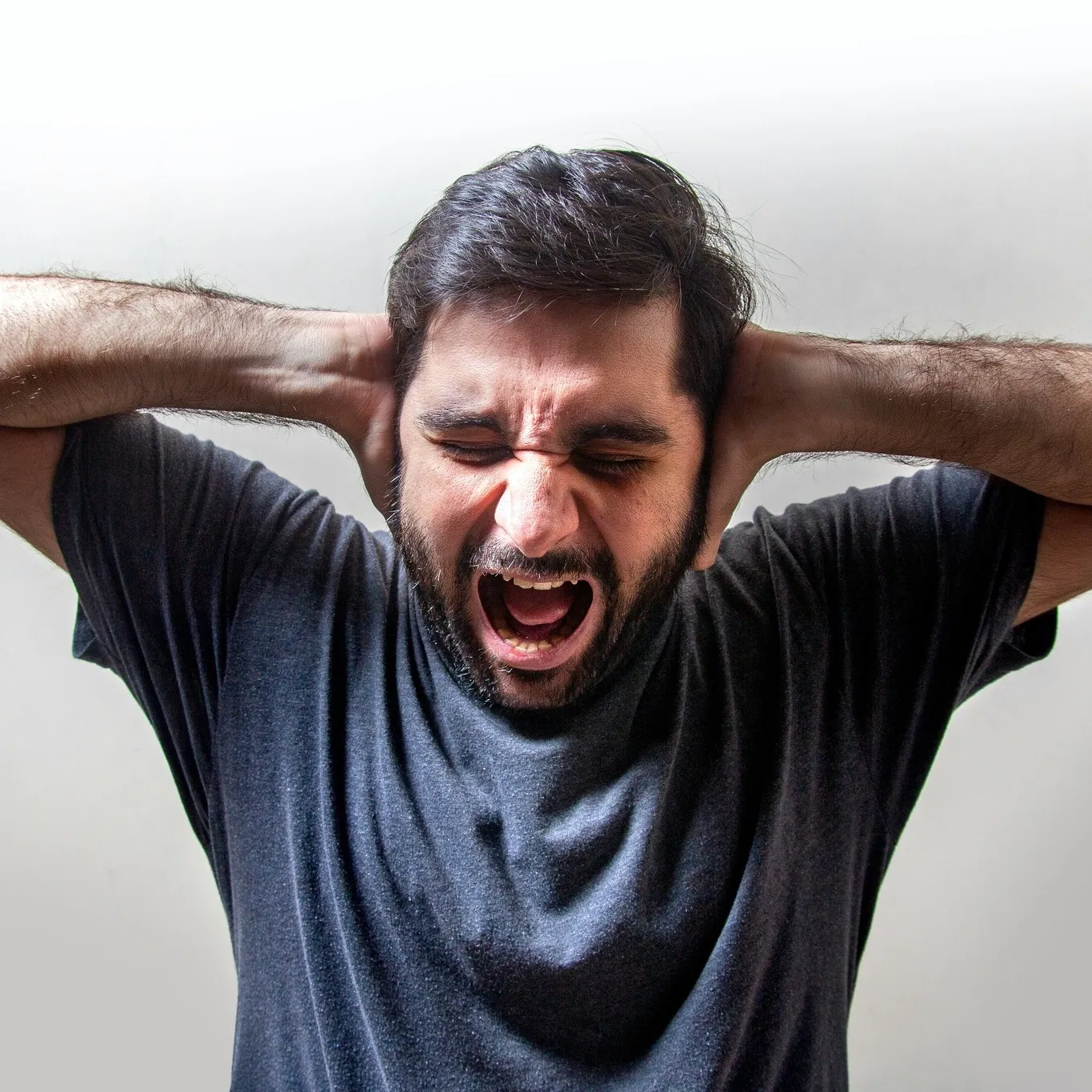 麻痛、像電到？這些症狀其實是神經在求救！