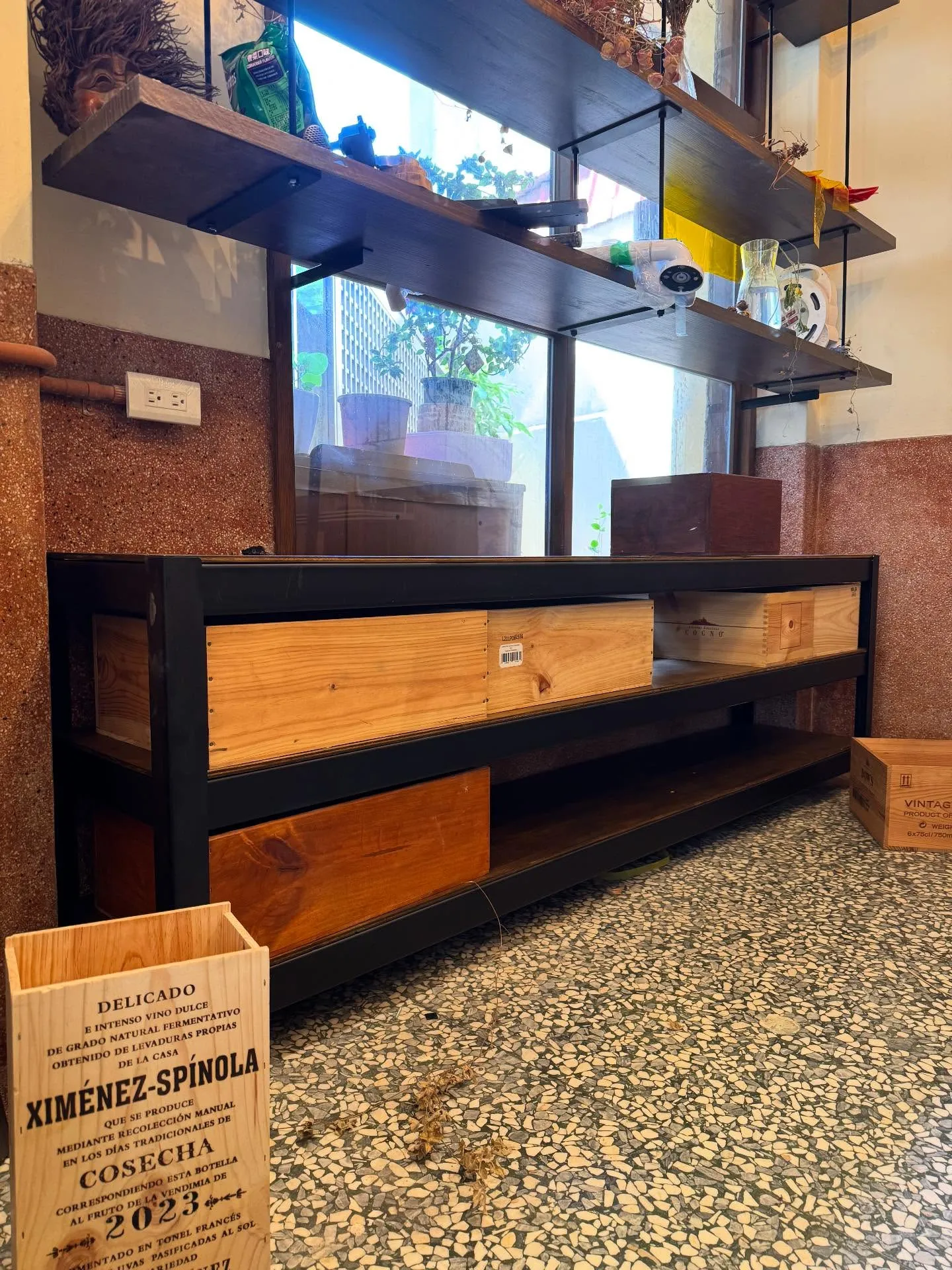 宗澄案例分享｜嘉義市區老屋餐廳客製化紅酒櫃