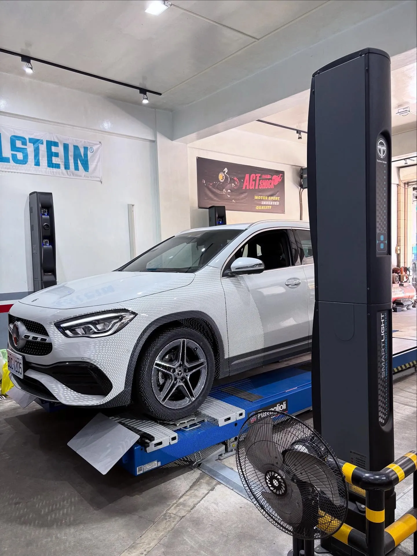 Mercedes Benz GLA180&BMW F30 328i分別更換ALENZA LX100 235-50-19及馬牌