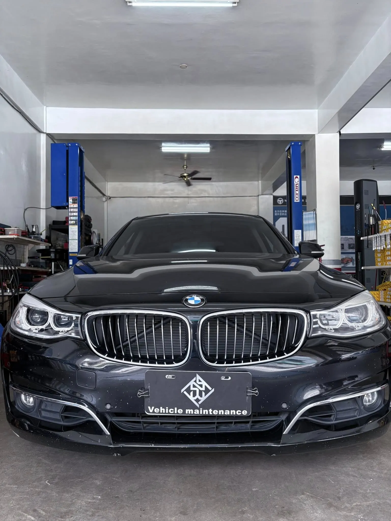 BMW F34 320i更新亮黑水箱護罩✅