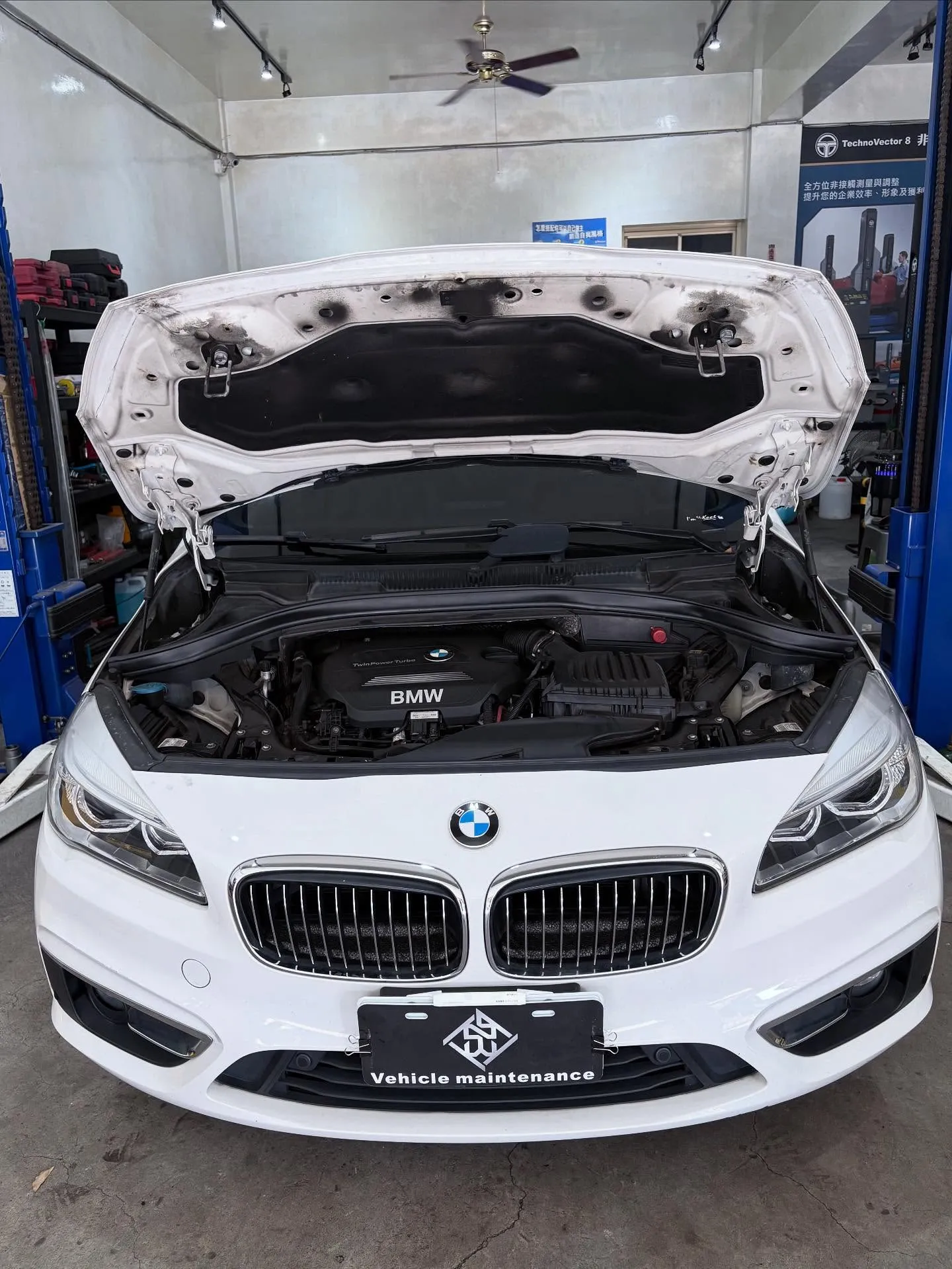 BMW F46 218d左右傳動軸內側防塵套漏油維修✅