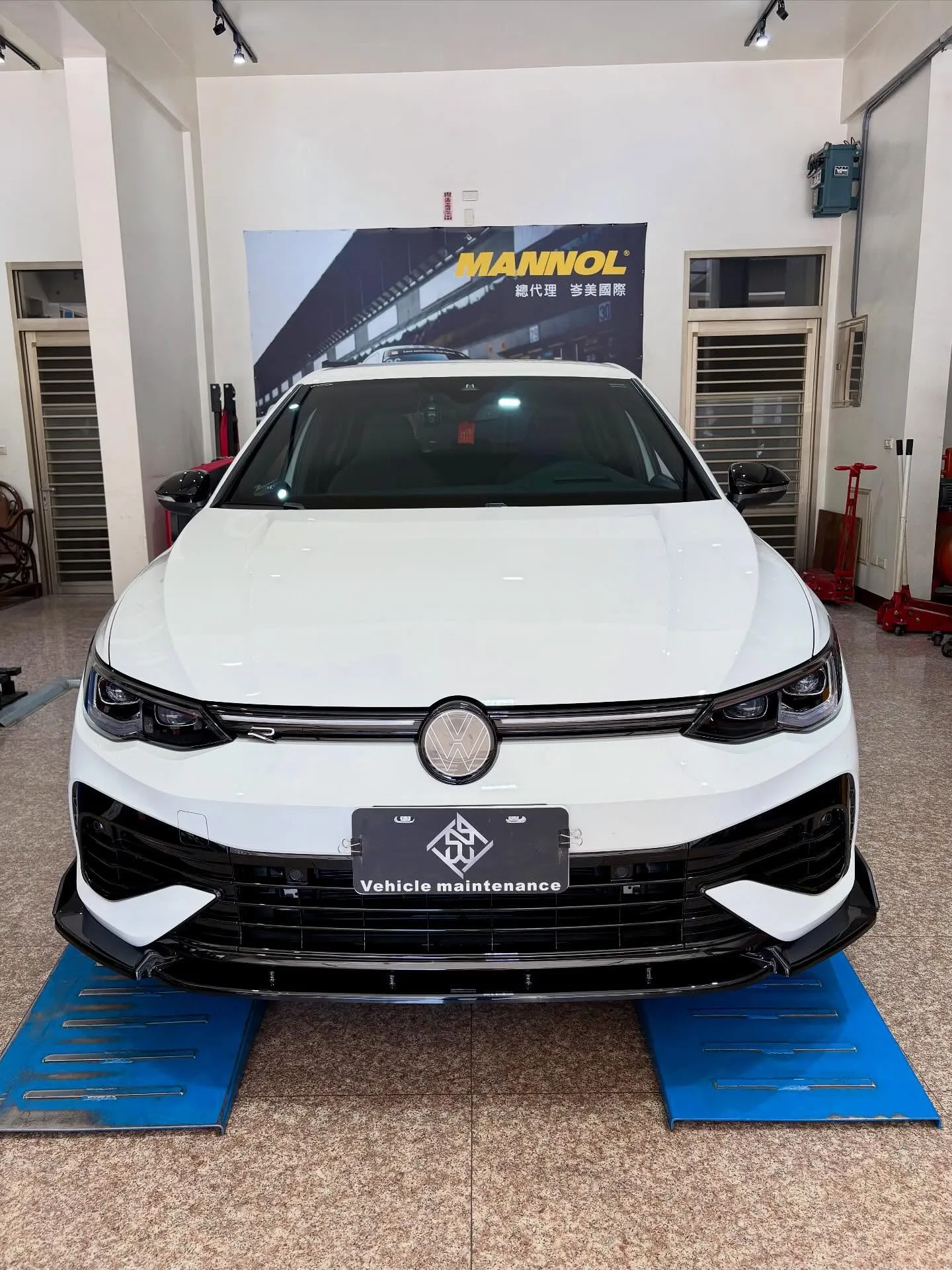 Volkswagen Golf 8R安裝Maxton design空力套件，更顯得戰鬥氣息 視覺感受加分｜新竹汽車空力改裝｜竹東汽車空力改裝