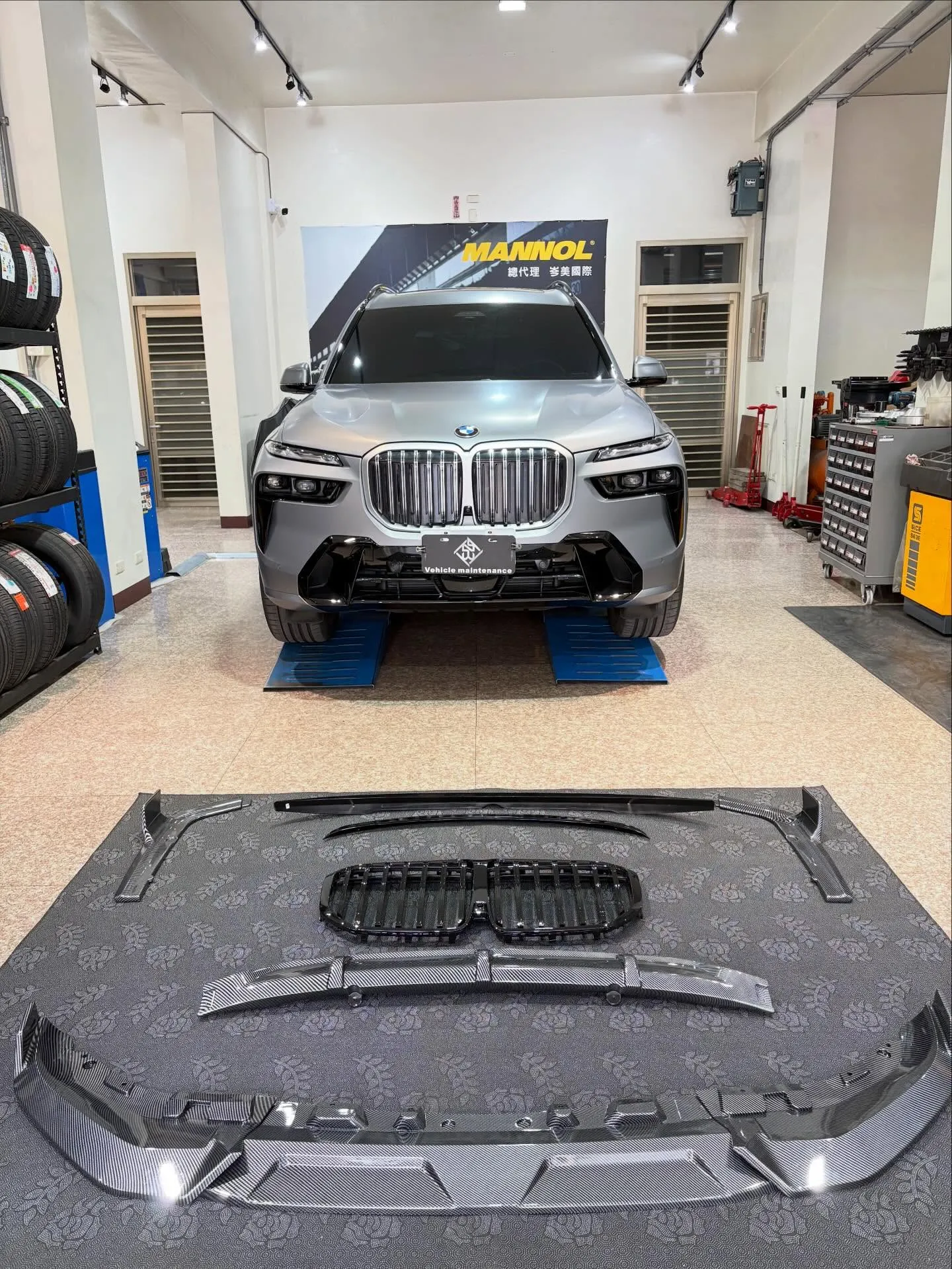 BMW X7 G07 升級安裝黑化鼻頭+空力套件