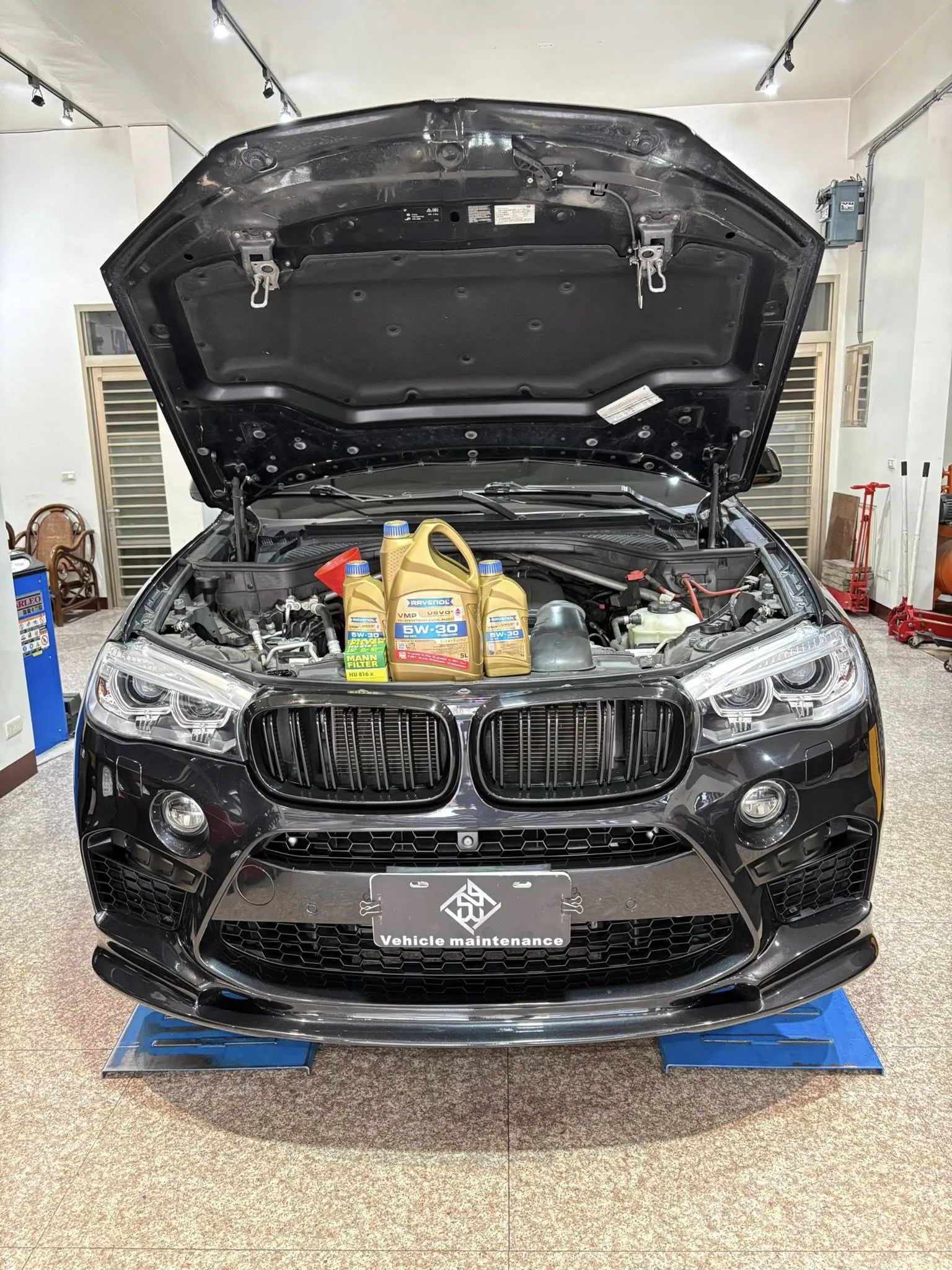 BMW X6 F16 搭載N55引擎核桃沙積碳清洗+搖臂蓋漏油更新