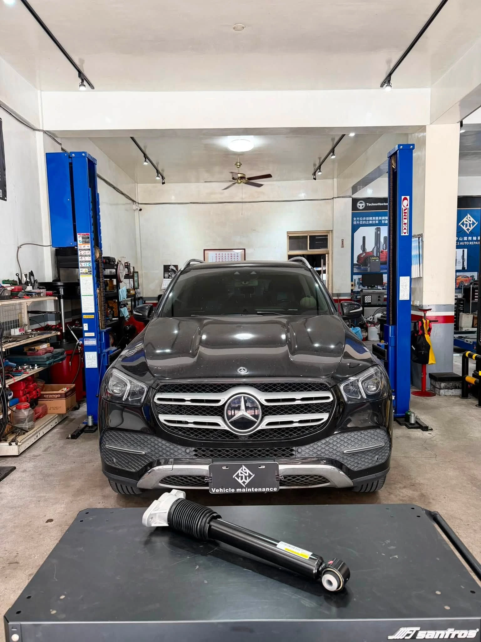 Mercedes-Benz GLE 300d｜右後避震器異音檢修