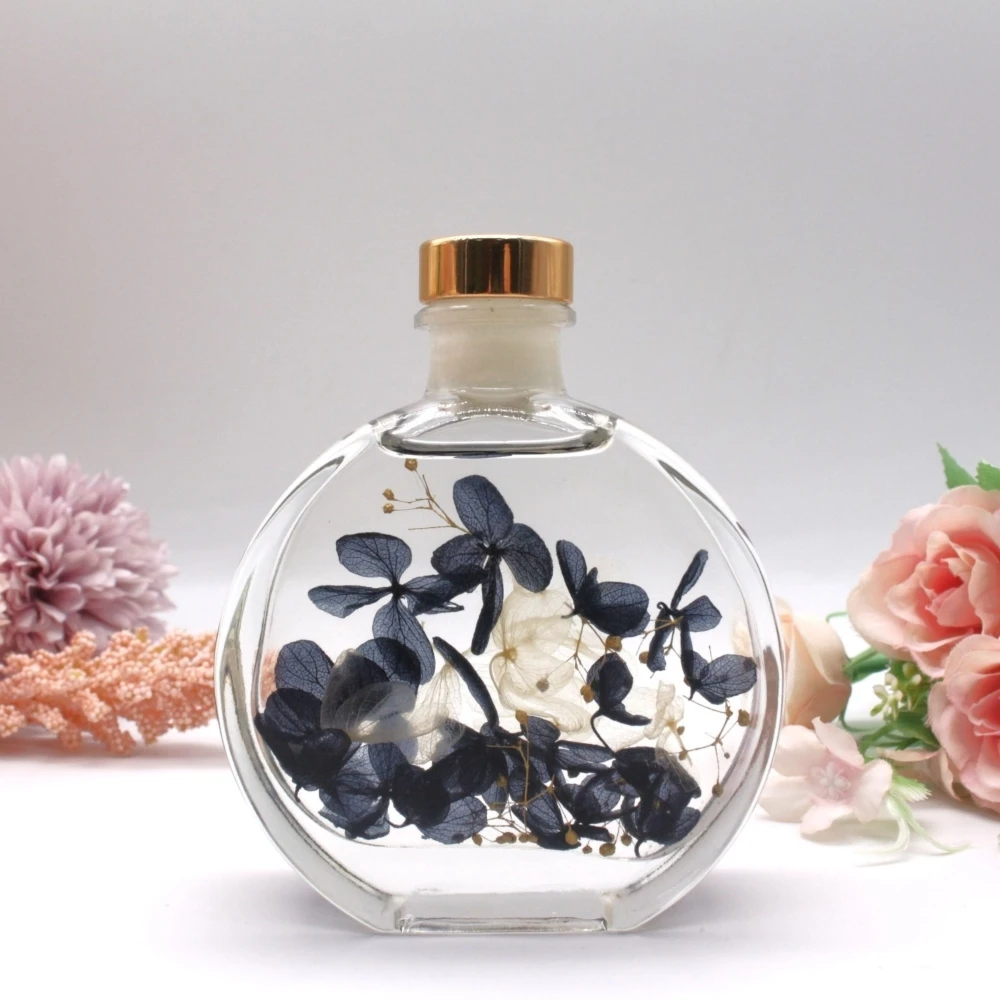  黑色花瓣系