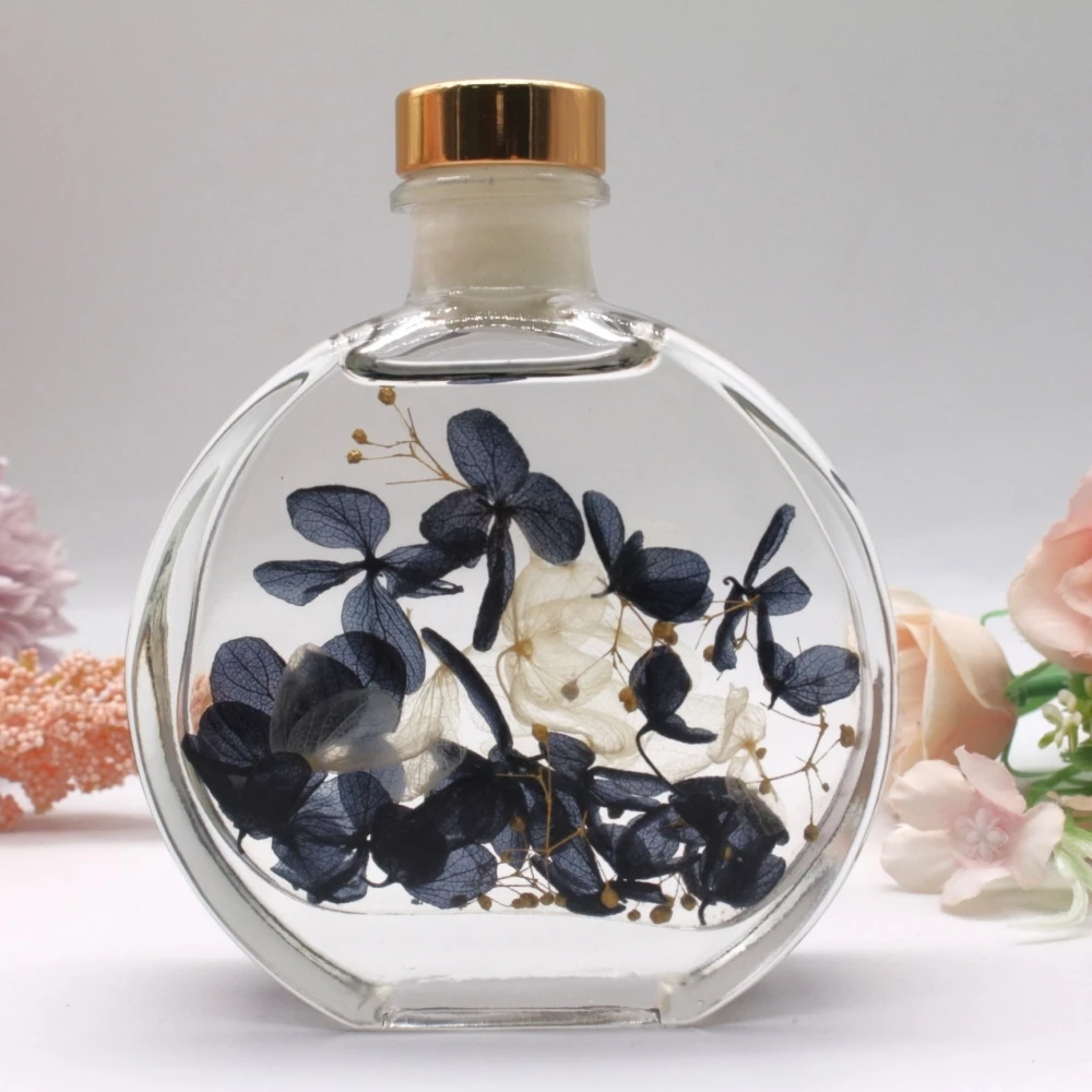  黑色花瓣系